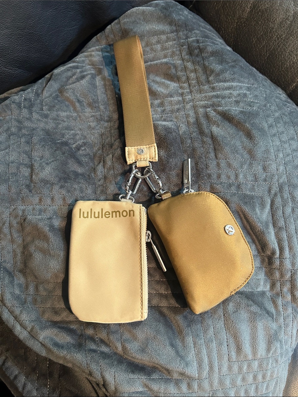 Lululemon wristlet card holder